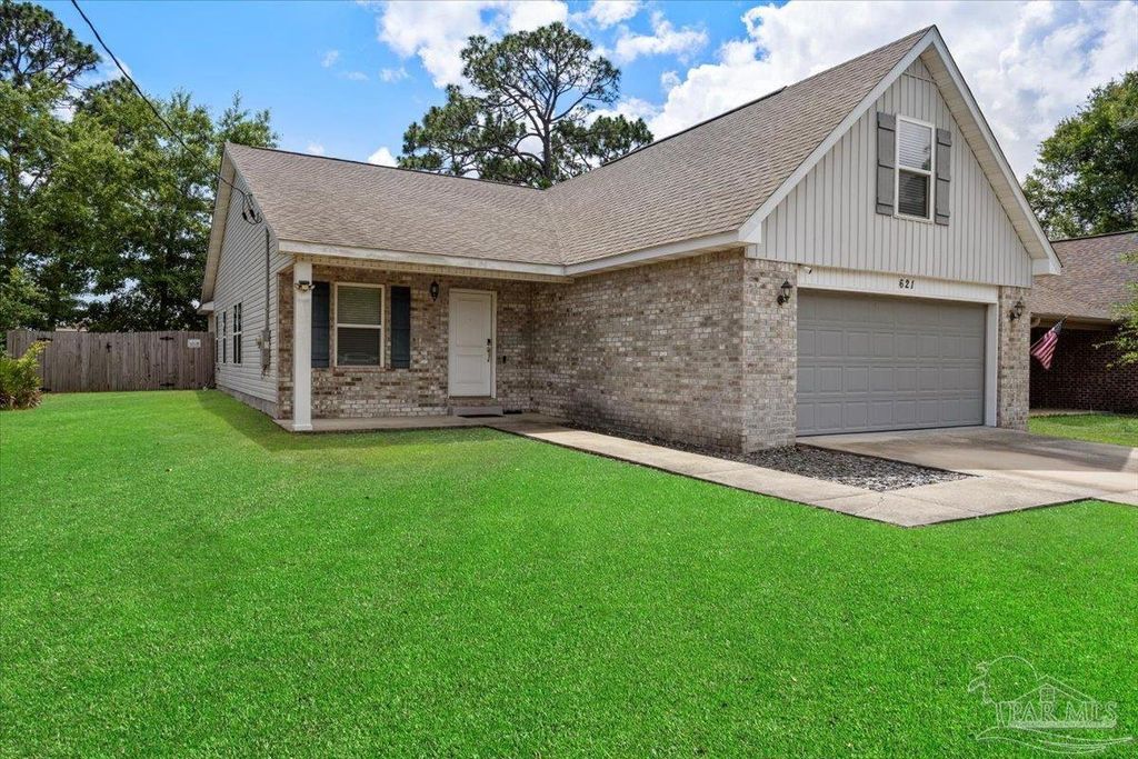 621 Halcyon Cir, Pensacola, FL 32506