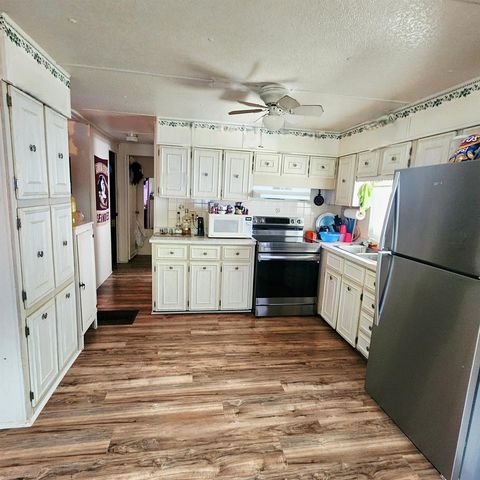 42 SE Spanish Way, Port St. Lucie, FL 34952