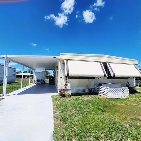 42 SE Spanish Way, Port St. Lucie, FL 34952