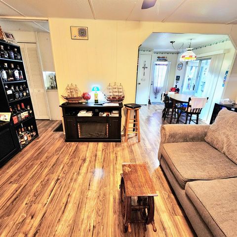 42 SE Spanish Way, Port St. Lucie, FL 34952