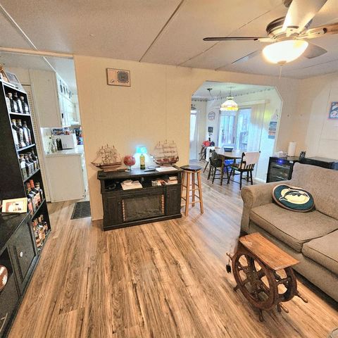 42 SE Spanish Way, Port St. Lucie, FL 34952