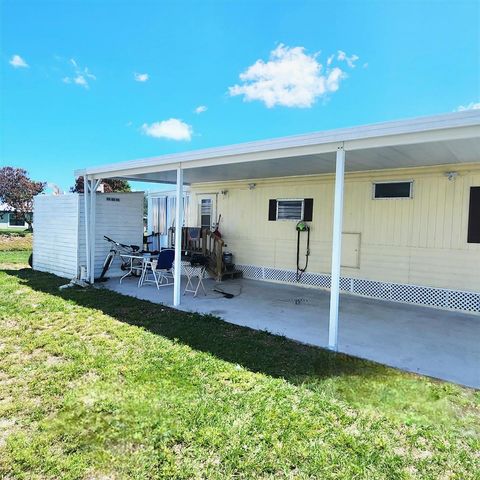 42 SE Spanish Way, Port St. Lucie, FL 34952