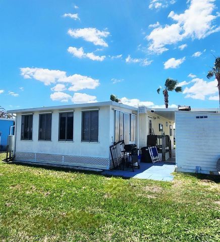 42 SE Spanish Way, Port St. Lucie, FL 34952