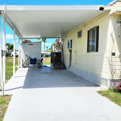 42 SE Spanish Way, Port St. Lucie, FL 34952