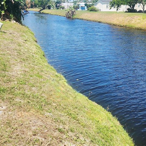 42 SE Spanish Way, Port St. Lucie, FL 34952