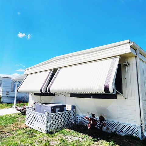 42 SE Spanish Way, Port St. Lucie, FL 34952