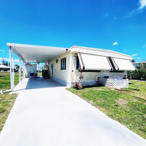 42 SE Spanish Way, Port St. Lucie, FL 34952