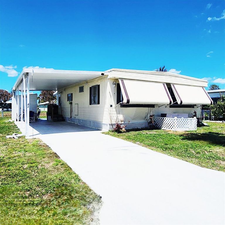 42 SE Spanish Way, Port St. Lucie, FL 34952