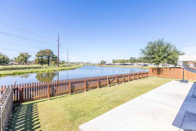 1018 Point Andrew Dr, Gonzales, LA 70737