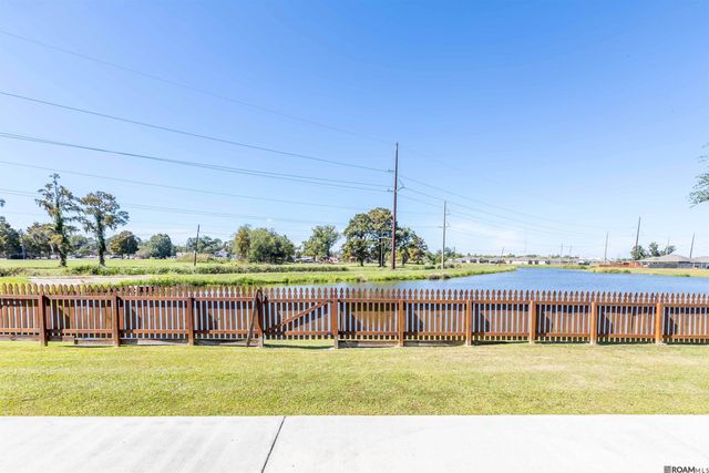 1018 Point Andrew Dr, Gonzales, LA 70737