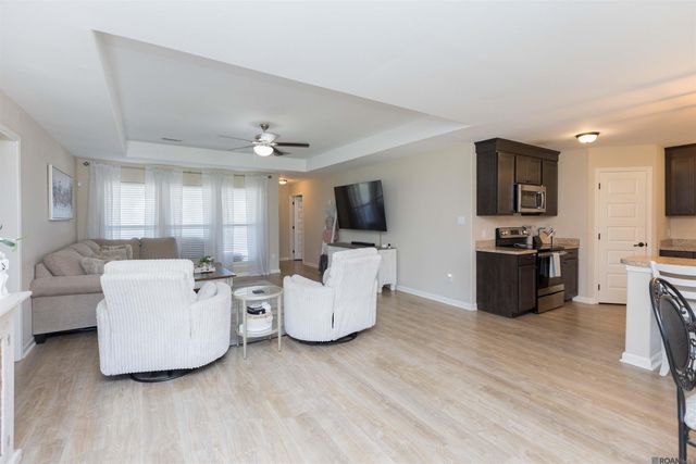 1018 Point Andrew Dr, Gonzales, LA 70737