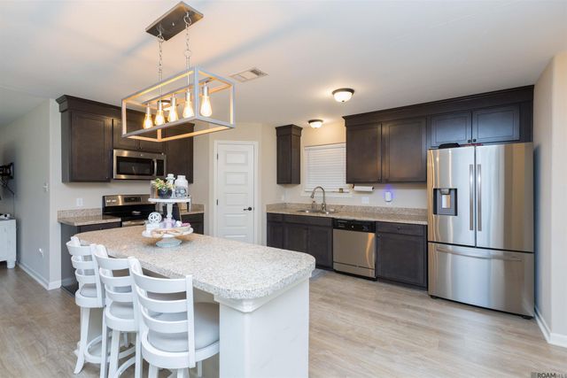 1018 Point Andrew Dr, Gonzales, LA 70737