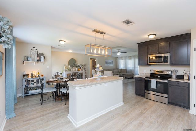 1018 Point Andrew Dr, Gonzales, LA 70737