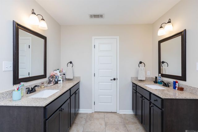 1018 Point Andrew Dr, Gonzales, LA 70737