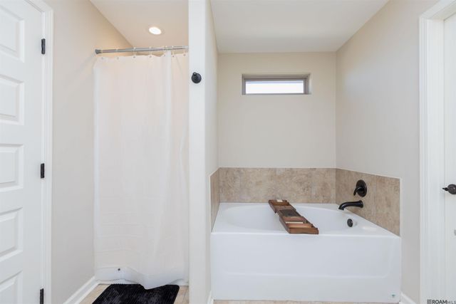 1018 Point Andrew Dr, Gonzales, LA 70737