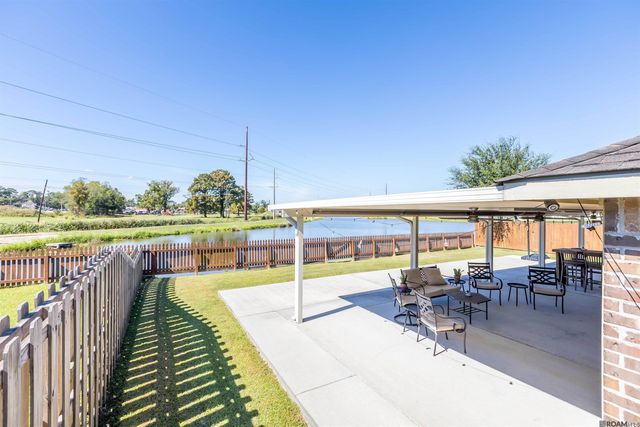 1018 Point Andrew Dr, Gonzales, LA 70737
