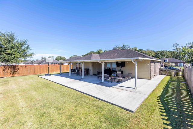 1018 Point Andrew Dr, Gonzales, LA 70737