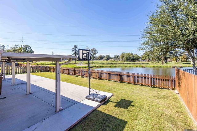 1018 Point Andrew Dr, Gonzales, LA 70737