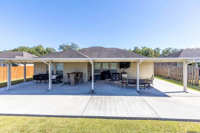 1018 Point Andrew Dr, Gonzales, LA 70737