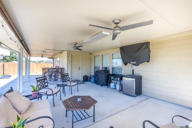 1018 Point Andrew Dr, Gonzales, LA 70737