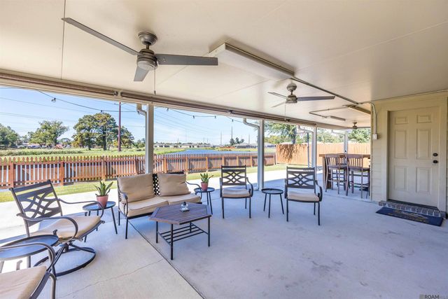 1018 Point Andrew Dr, Gonzales, LA 70737