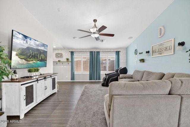 2033 E SADDLEBROOK Road, Gilbert, AZ 85298