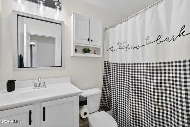 2033 E SADDLEBROOK Road, Gilbert, AZ 85298