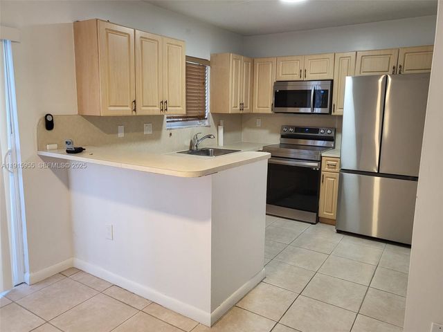 3415 NE 9th Dr 104, Homestead, FL 33033