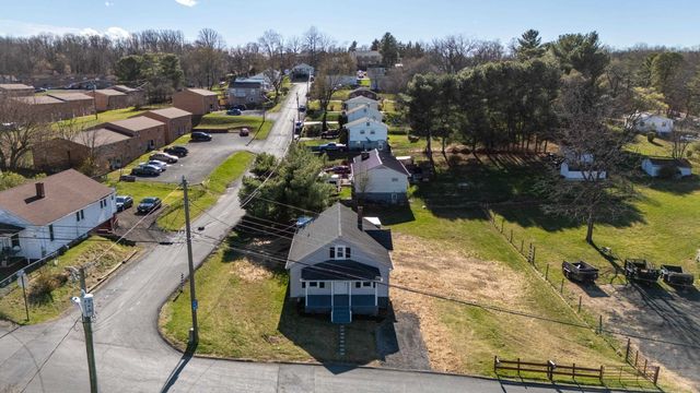 14 MULBERRY ST, Staunton, VA 24401