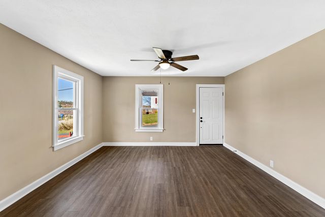 14 MULBERRY ST, Staunton, VA 24401