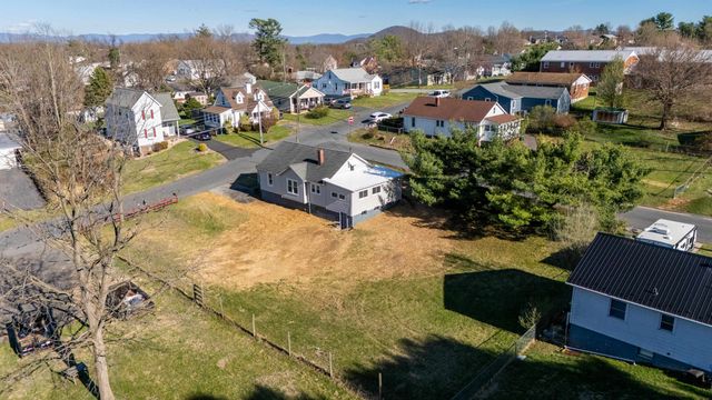 14 MULBERRY ST, Staunton, VA 24401