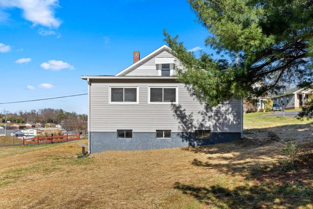 14 MULBERRY ST, Staunton, VA 24401
