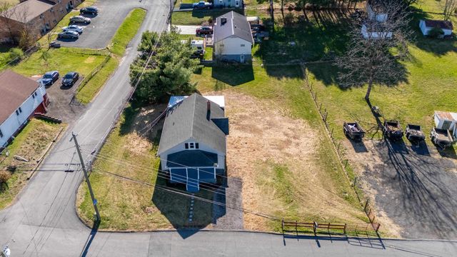 14 MULBERRY ST, Staunton, VA 24401