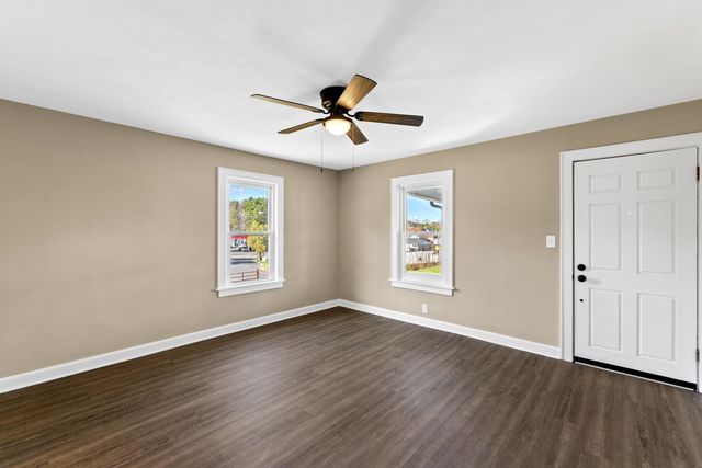 14 MULBERRY ST, Staunton, VA 24401