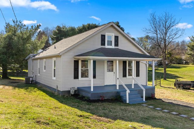 14 MULBERRY ST, Staunton, VA 24401