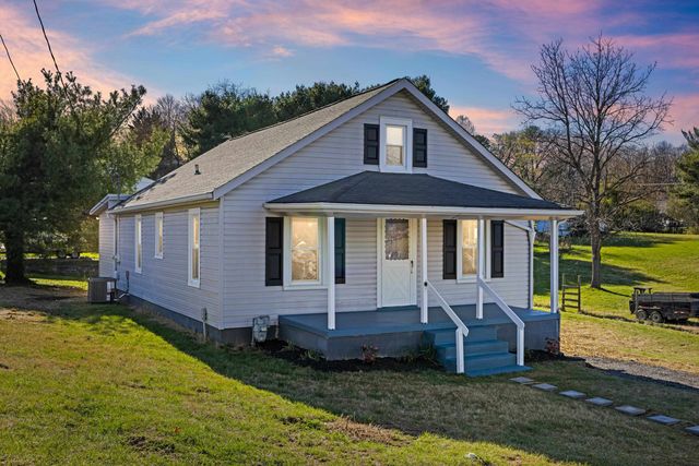 14 MULBERRY ST, Staunton, VA 24401