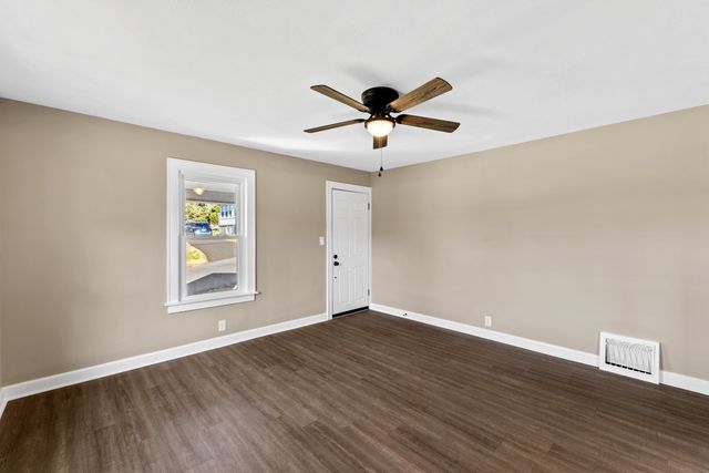 14 MULBERRY ST, Staunton, VA 24401