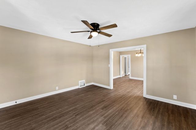 14 MULBERRY ST, Staunton, VA 24401