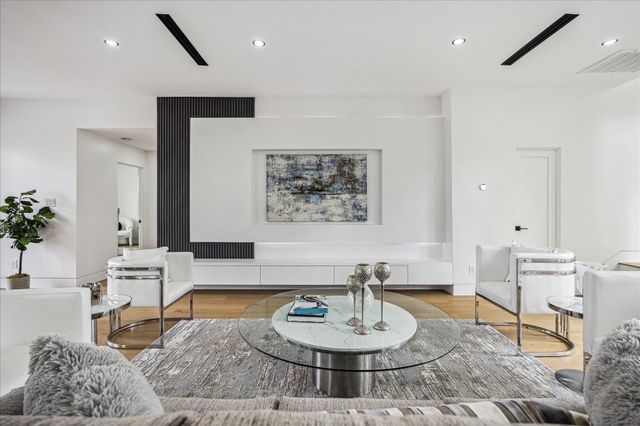 5055 Yarwell Drive, Houston, TX 77096