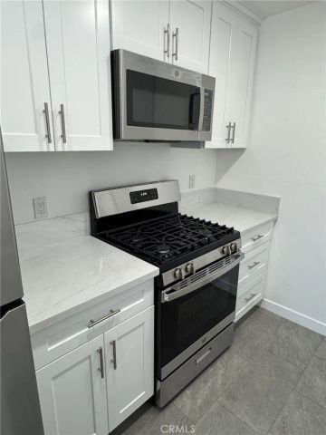 7039 Remmet Avenue G, Canoga Park, CA 91303