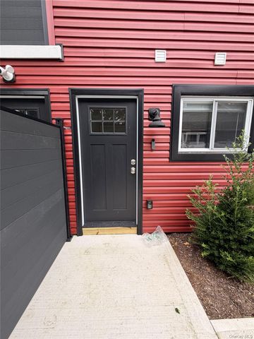 17 Jefferson Avenue, Northport, NY 11768