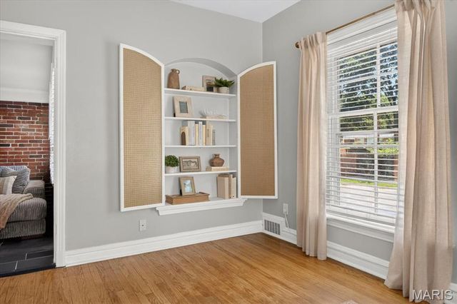 1067 Wilson Avenue, St Louis, MO 63130