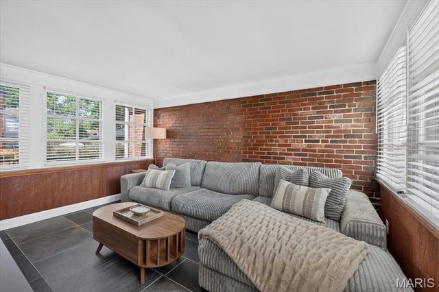1067 Wilson Avenue, St Louis, MO 63130