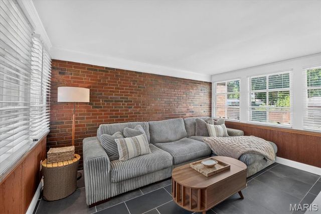 1067 Wilson Avenue, St Louis, MO 63130