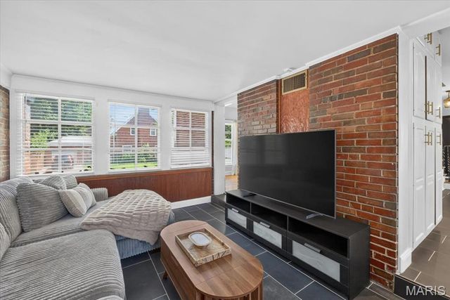 1067 Wilson Avenue, St Louis, MO 63130