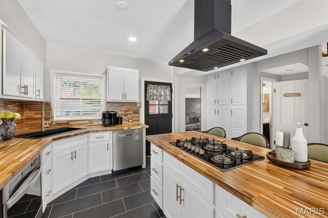 1067 Wilson Avenue, St Louis, MO 63130