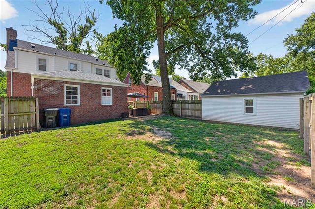 1067 Wilson Avenue, St Louis, MO 63130