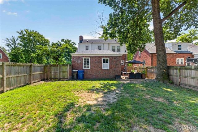 1067 Wilson Avenue, St Louis, MO 63130