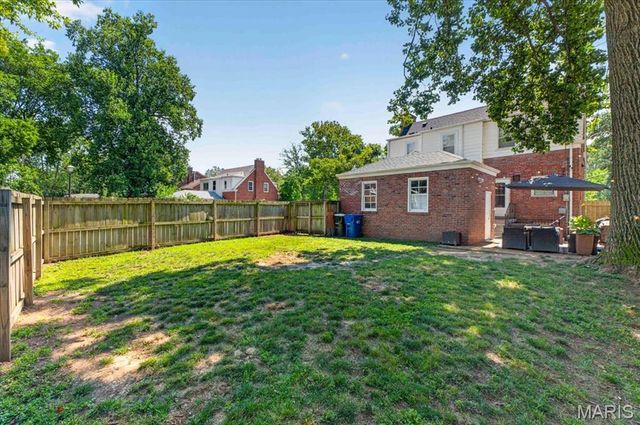 1067 Wilson Avenue, St Louis, MO 63130