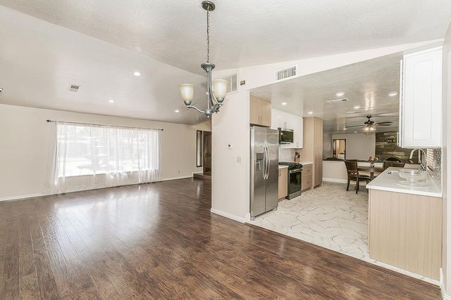 1534 S Sylmar Avenue, Fresno, CA 93727